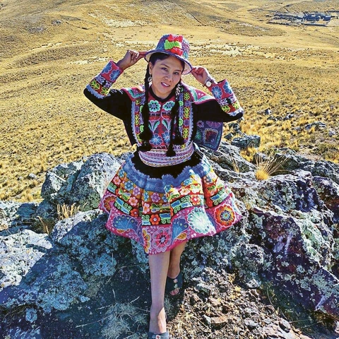 Ariana Kana ist in der indigenen Gemeinde Huisa in Peru aufgewachsen, welche stark von den Auswirkungen des Rohstoffabbaus betroffen ist. Sie engagiert sich im Bezirksrat von Espinar und bei der Nationalen Plattform der Betroffenen von toxischen Metallen für die Einhaltung des Rechts auf sauberes Wasser.