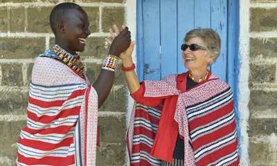 Coopérante de Comundo Nelly Näf en visite auprès de la communauté Masaï au Kenya