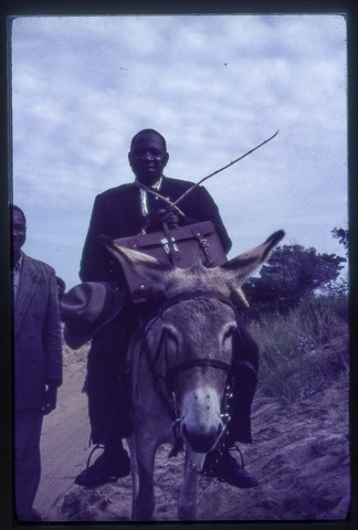 Oriente Sibane, Pastor der Presbyterianischen Kirche in Mosambik, mit der DM seit den 60er Jahren zusamenarbeitet. Foto: DM (1968).