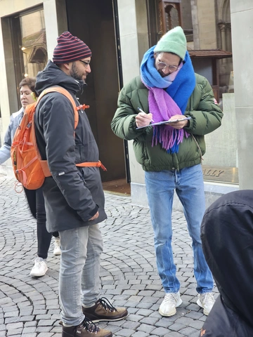 Notre secrétaire général Raji Sultan s'engage pour la nouvelle initiative pour des multinationales responsables. Les deux derniers Samedi , il a récolté des signatures aux côtés de plus de 2'500 autres volontaires dans toute la Suisse. 💪🏼 Photos : Kaya Pawlowska, Public Eye