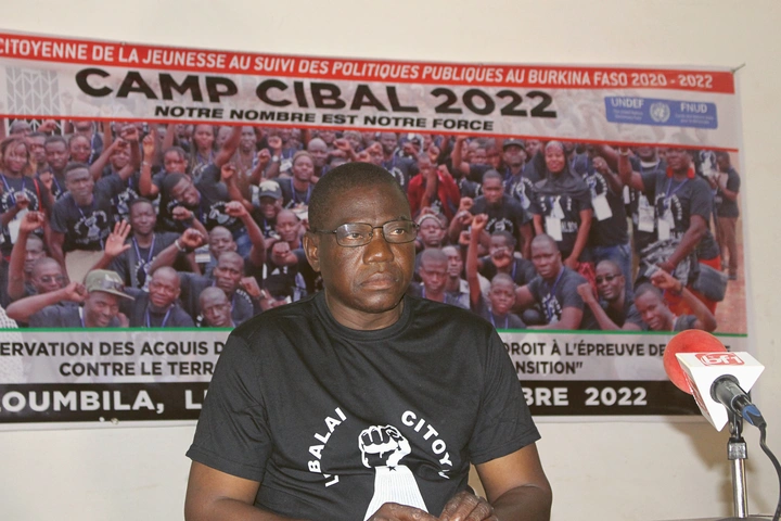 Ousmane Miphal Lankoandé est Secrétaire Exécutif du Balai Citoyen, une organisation de la société civile fondée en 2013 dans l’optique de l’instauration de la démocratie. le Balai Citoyen est officiellement une organisation partenaire d’E-CHANGER depuis 2020.