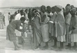 Aperçu Des médicaments sont distribués quotidiennement, en Angola. Photo: SAM global (1992).